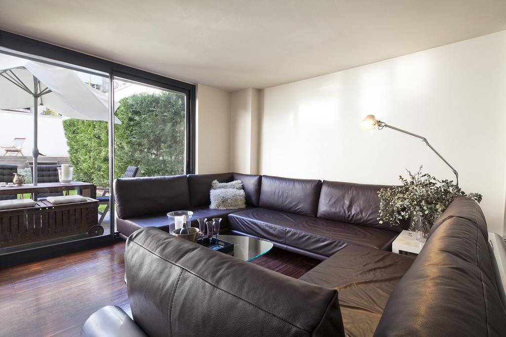 Apartment Barcelona Rentals - Private Pool And Garden Center Экстерьер фото