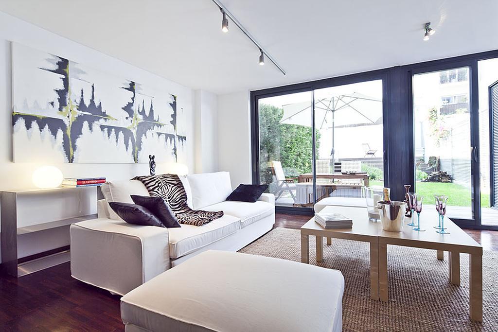 Apartment Barcelona Rentals - Private Pool And Garden Center Экстерьер фото